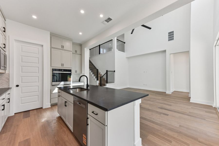 15 web or mls Robin Trail S0401 015