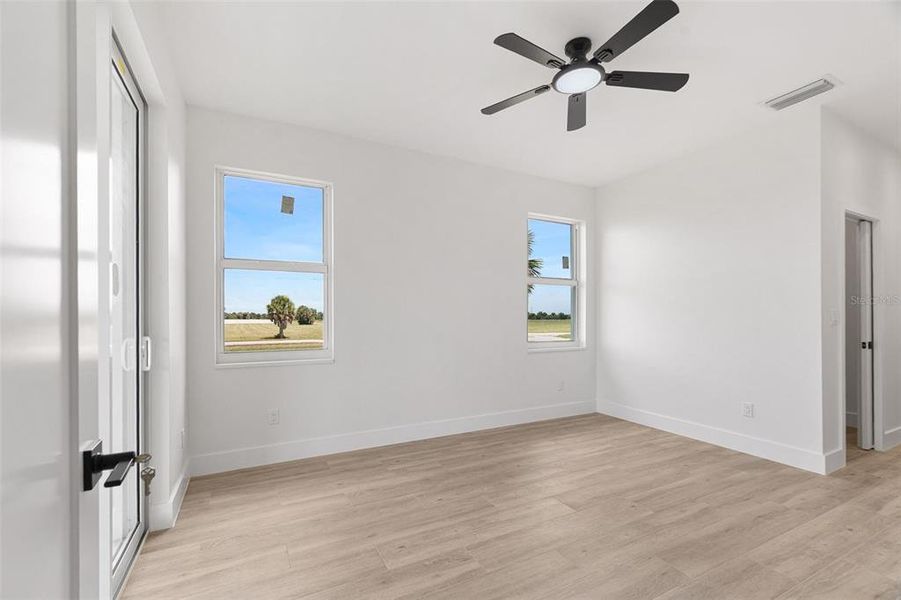 Spacious, unfurnished interior of a new home in , Placida (Image 26).