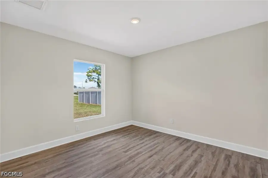 Spacious, unfurnished interior of a new home in Cape Coral, Cape Coral (Image 25).