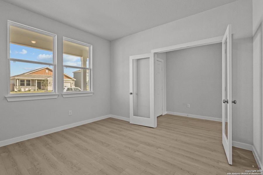 Spacious, unfurnished interior of a new home in Cinco Lakes, San Antonio (Image 21).