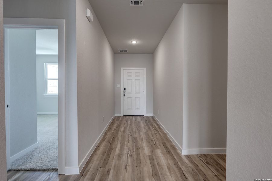 Spacious, unfurnished interior of a new home in Cinco Lakes, San Antonio (Image 19).