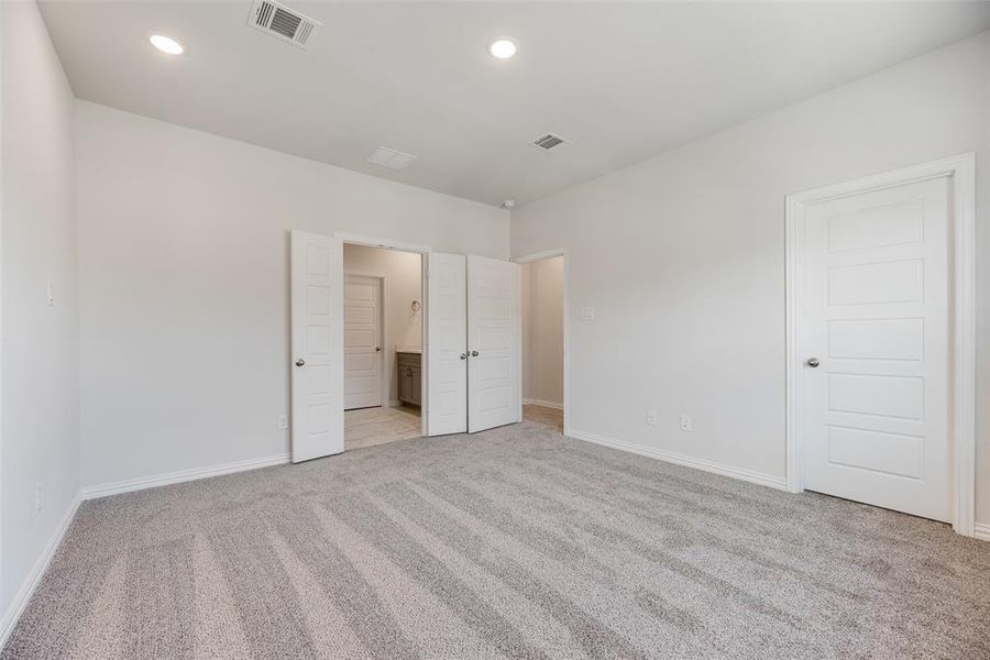 Spacious, unfurnished interior of a new home in City Point, North Richland Hills (Image 16).