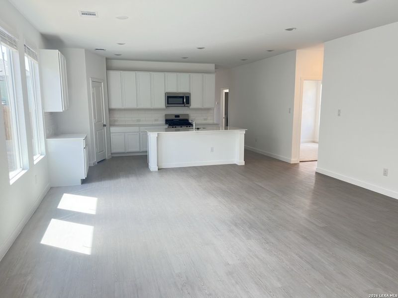 Spacious, unfurnished interior of a new home in Pleasanton Meadows, Pleasanton (Image 3).