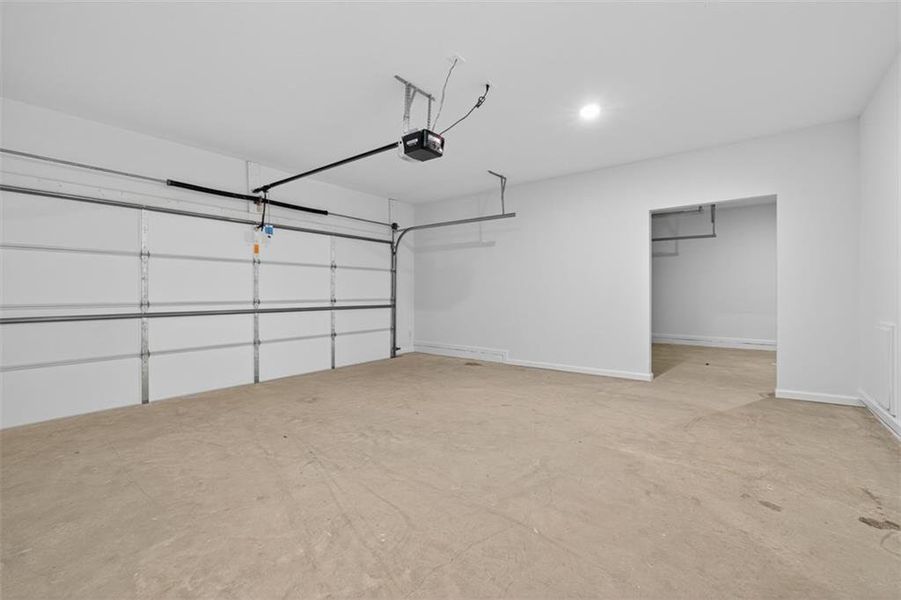 Spacious, unfurnished interior of a new home in , Jefferson (Image 58).
