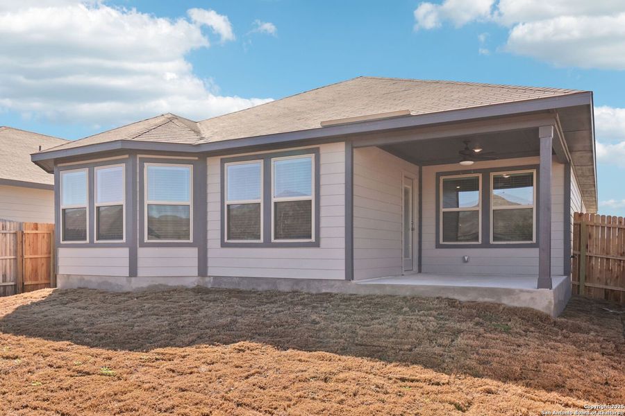 Exterior details and patio area of a home in Catalina, Converse (Image 3).
