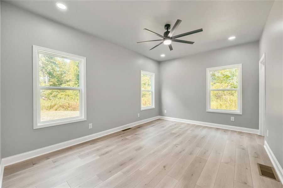 Spacious, unfurnished interior of a new home in , Atlanta (Image 21).