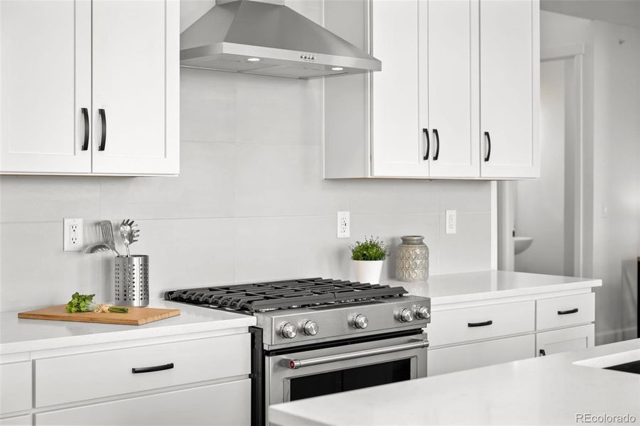 Furnished interior view inside a new home in Deer Creek, Littleton (Image 11).