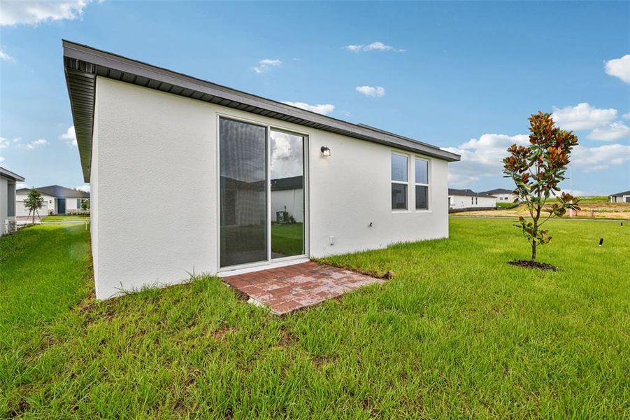 Exterior details and patio area of a home in Hamilton Bluff - Classic Series, Lake Hamilton (Image 4).