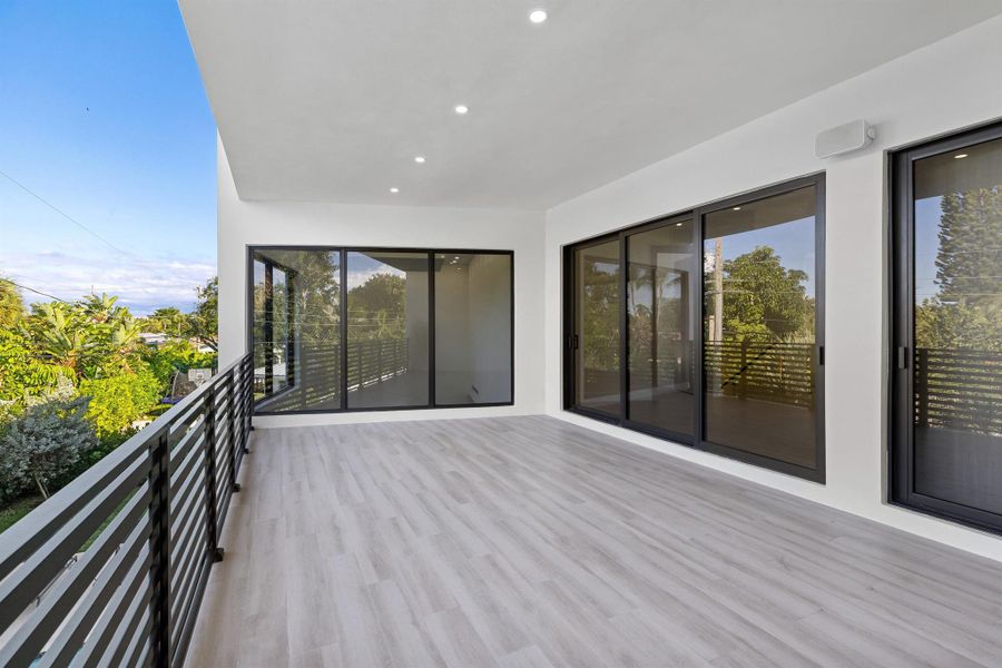 Exterior details and patio area of a home in , Boca Raton (Image 3).