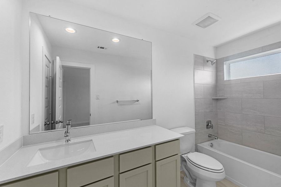Furnished interior view inside a new home in Huntington Place, Rosharon (Image 14).