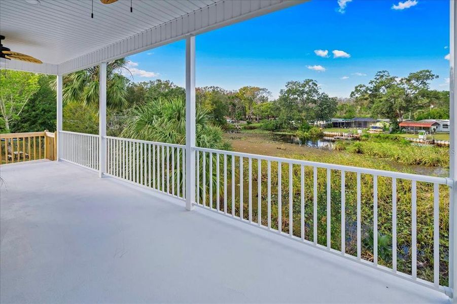 Exterior details and patio area of a home in , Weeki Wachee (Image 3).