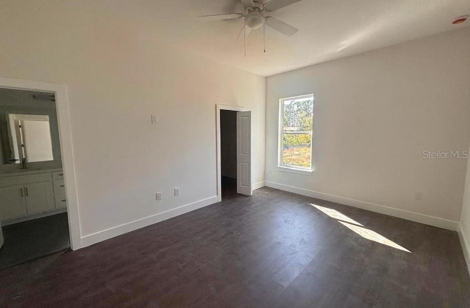 Spacious, unfurnished interior of a new home in , Port Charlotte (Image 9).