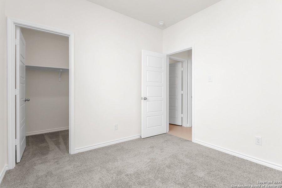 Spacious, unfurnished interior of a new home in Medina Crossing, Von Ormy (Image 8).