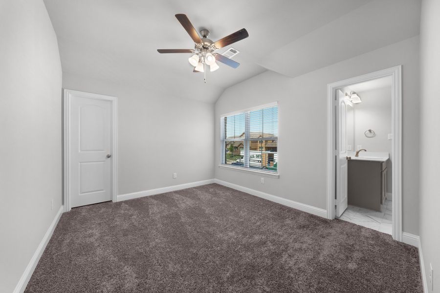 Spacious, unfurnished interior of a new home in Summerwood, Red Oak (Image 27).