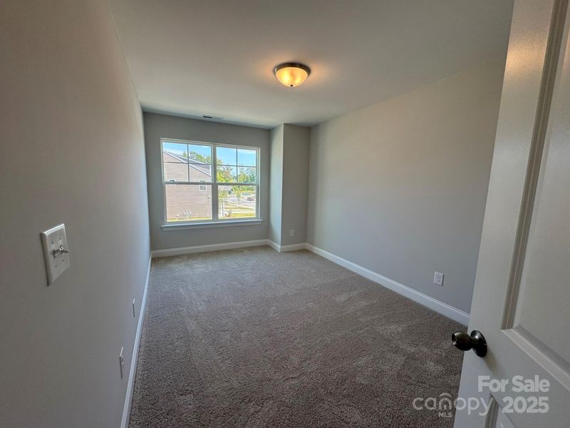 Spacious, unfurnished interior of a new home in Harrisburg Village, Harrisburg (Image 9).
