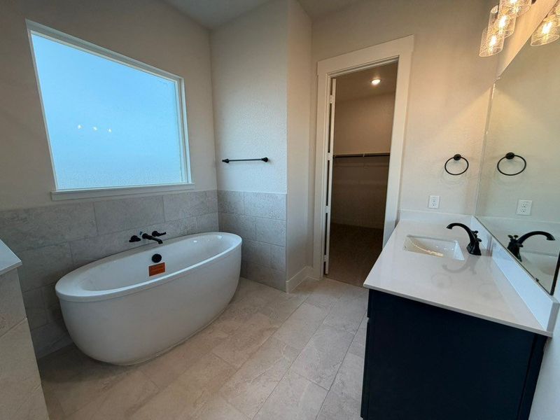 Furnished interior view inside a new home in Eagle Ridge Estates, Weatherford (Image 10).