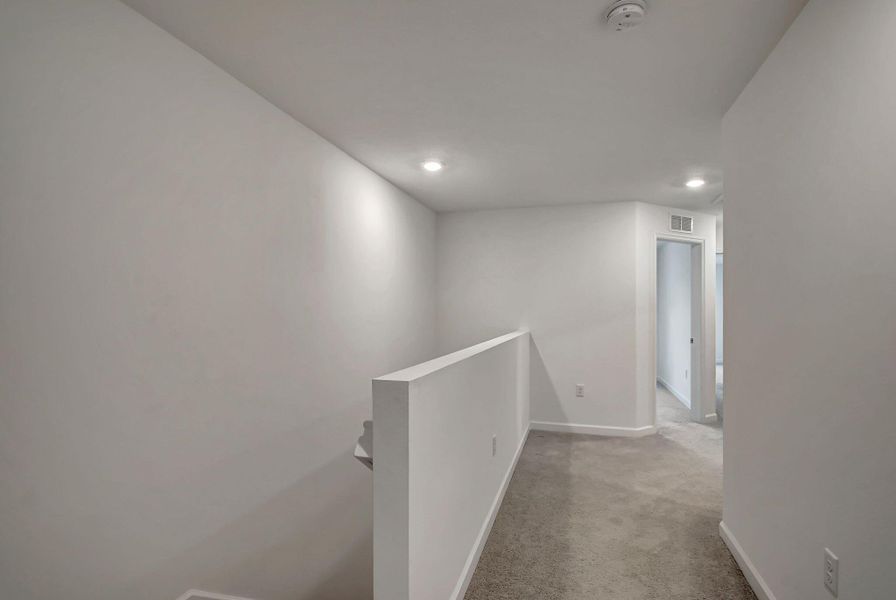 Spacious, unfurnished interior of a new home in , Lake Worth (Image 10).