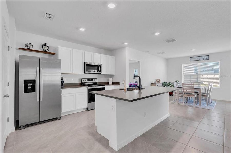 Furnished interior view inside a new home in , Wesley Chapel (Image 8).