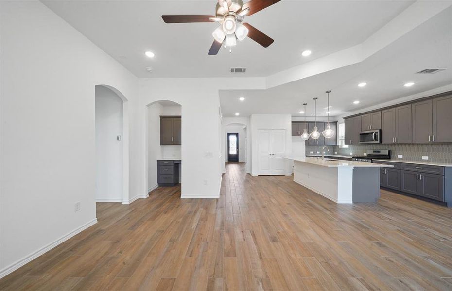 Spacious, unfurnished interior of a new home in Sunterra, Katy (Image 19).