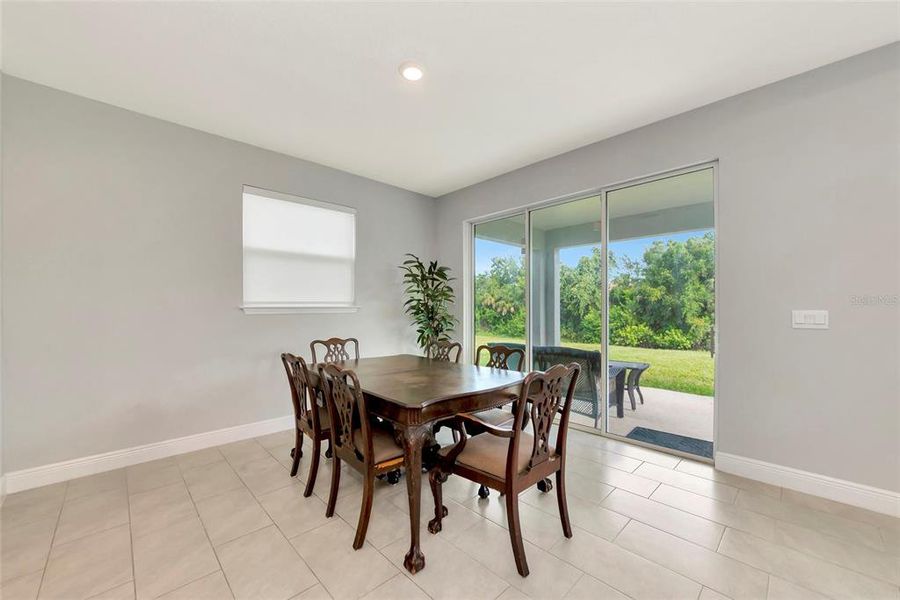 Furnished interior view inside a new home in , Apollo Beach (Image 52).