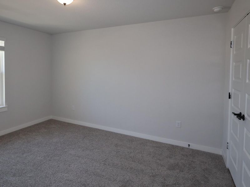 Spacious, unfurnished interior of a new home in Edgewood, Leander (Image 29).