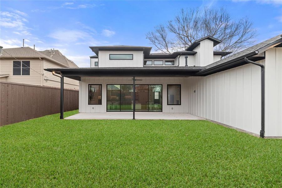 Exterior details and patio area of a home in , Dallas (Image 4).