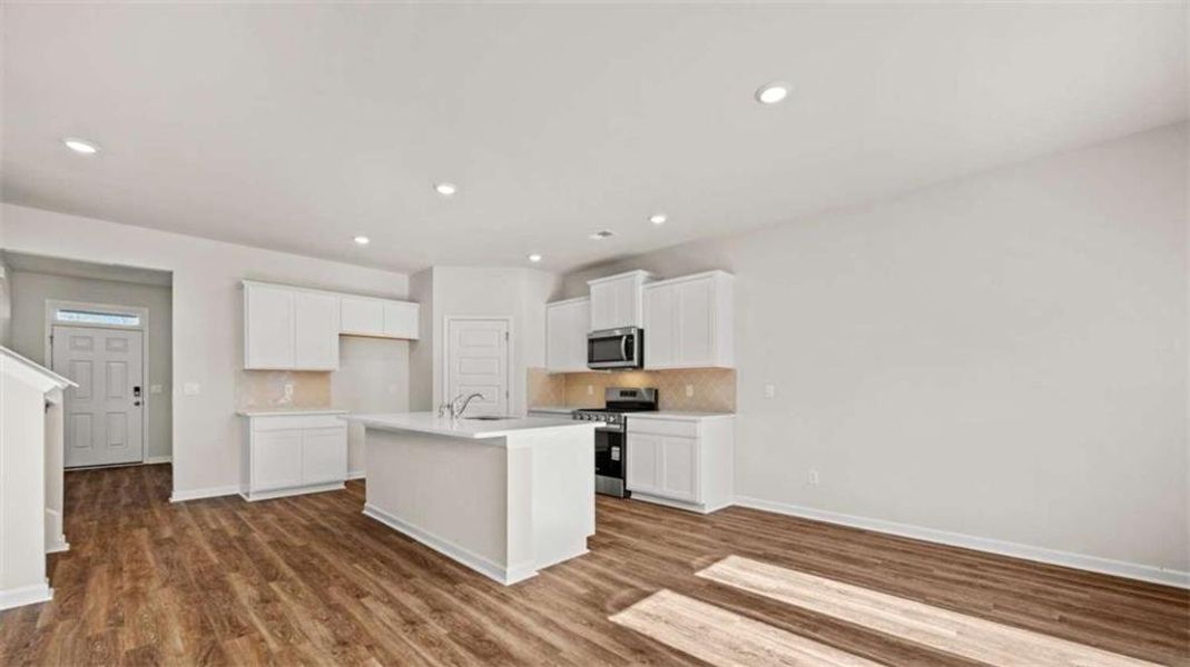 Furnished interior view inside a new home in Poplar Preserve, Newnan (Image 10).