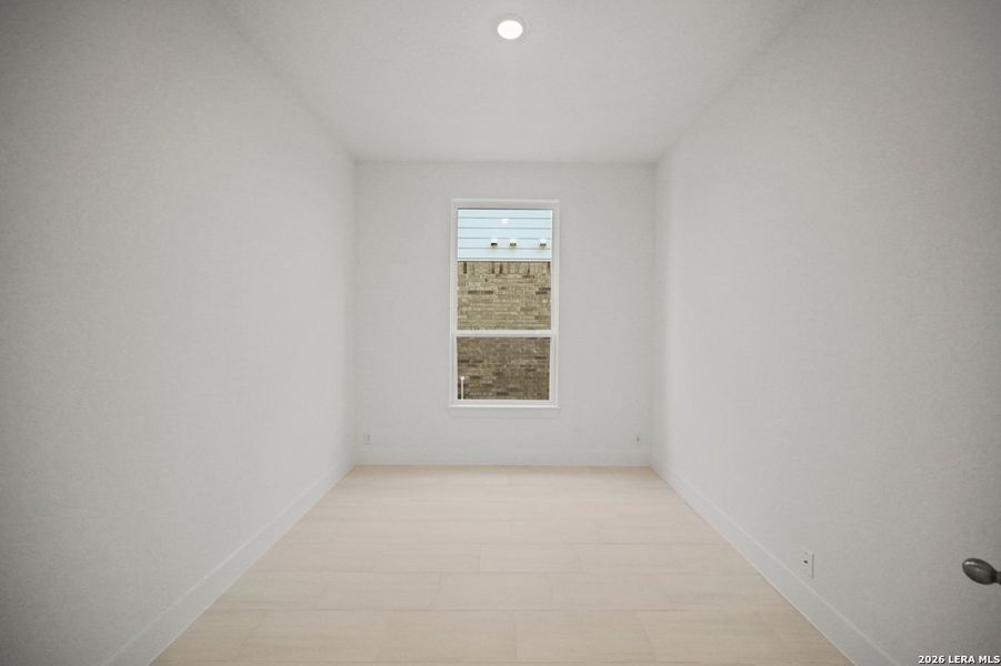 Spacious, unfurnished interior of a new home in Davis Ranch, San Antonio (Image 16).