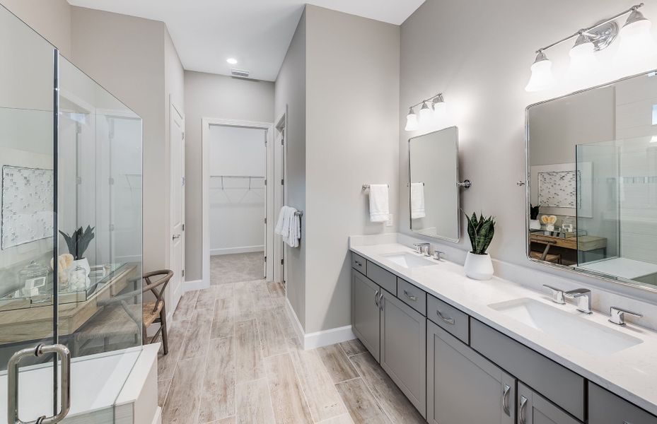 Luxurious Owner's Bathroom with Dual Sink Vanity