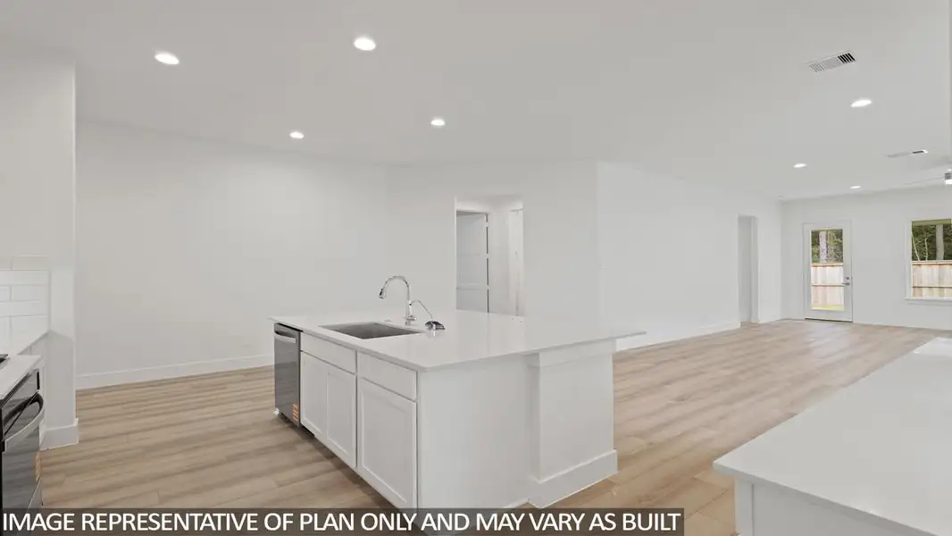 Furnished interior view inside a new home in Silverthorne, Conroe (Image 4). Furnished interior view inside a new home in Silverthorne, Conroe (Image 4).