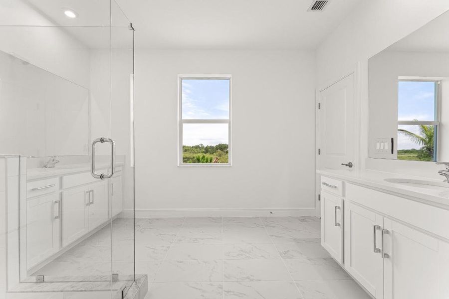 US_SEF_OCEANA_LOT 12_owners bath 2