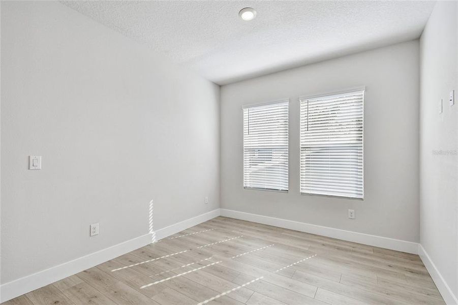 Spacious, unfurnished interior of a new home in , Tampa (Image 15).