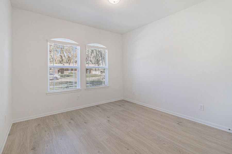 Spacious, unfurnished interior of a new home in Columbia Lakes, West Columbia (Image 22).