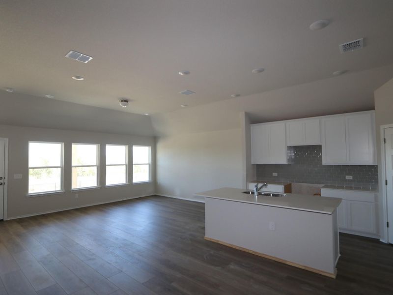 Spacious, unfurnished interior of a new home in Marble Creek Crossing, Austin (Image 11). Spacious, unfurnished interior of a new home in Marble Creek Crossing, Austin (Image 11).