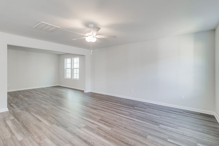 Spacious, unfurnished interior of a new home in Bluefield, Lexington (Image 22).
