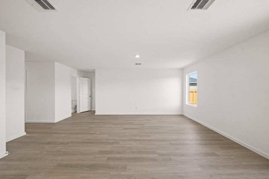 Spacious, unfurnished interior of a new home in Lexington Heights, Willis (Image 13).