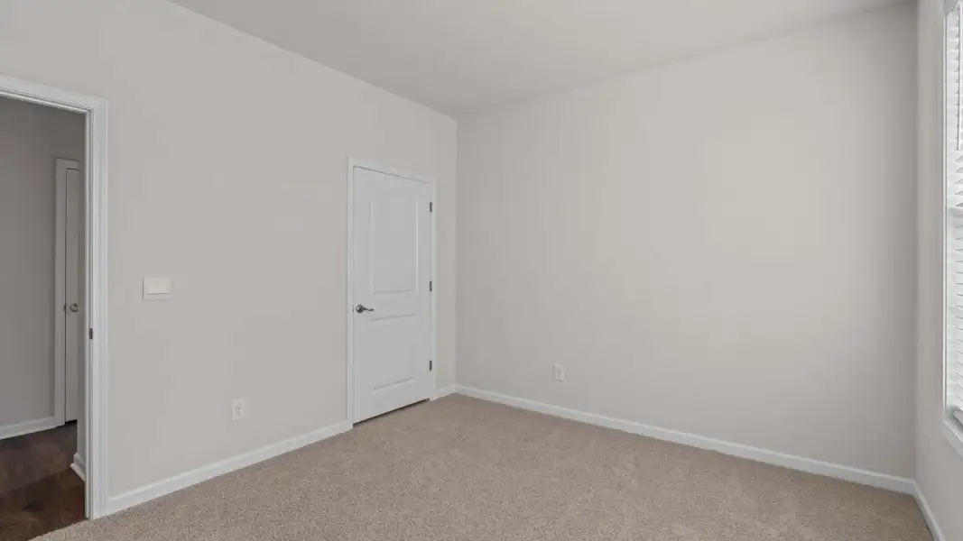 Spacious, unfurnished interior of a new home in Chambray, New Bern (Image 22).
