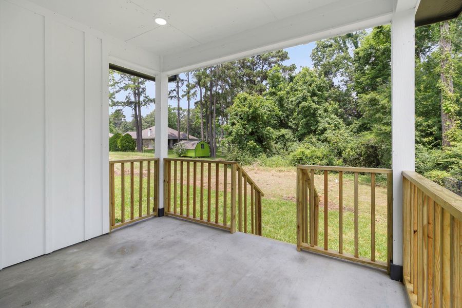 Exterior details and patio area of a home in , Onalaska (Image 3).