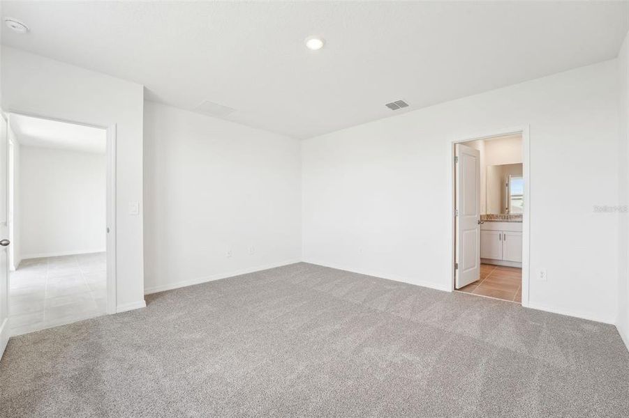 Spacious, unfurnished interior of a new home in Benton Hills - Classic Series, Brooksville (Image 18).