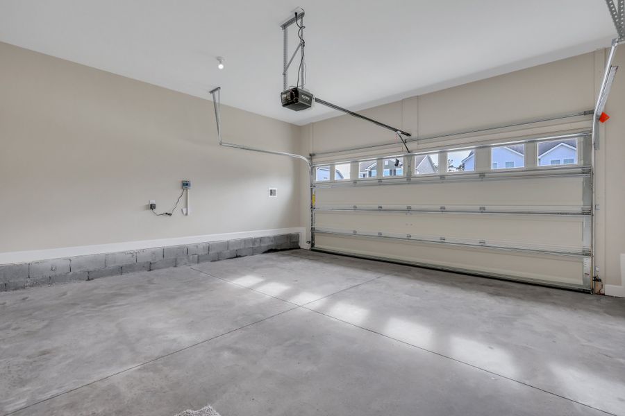Spacious, unfurnished interior of a new home in Wexford, Richmond Hill (Image 25).
