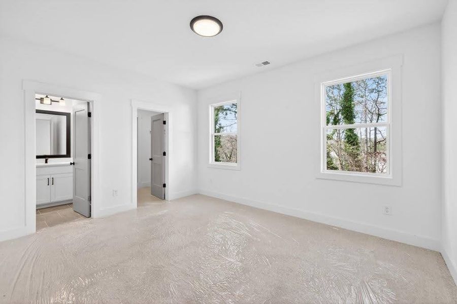 Spacious, unfurnished interior of a new home in Livingstone Park, Kennesaw (Image 28).