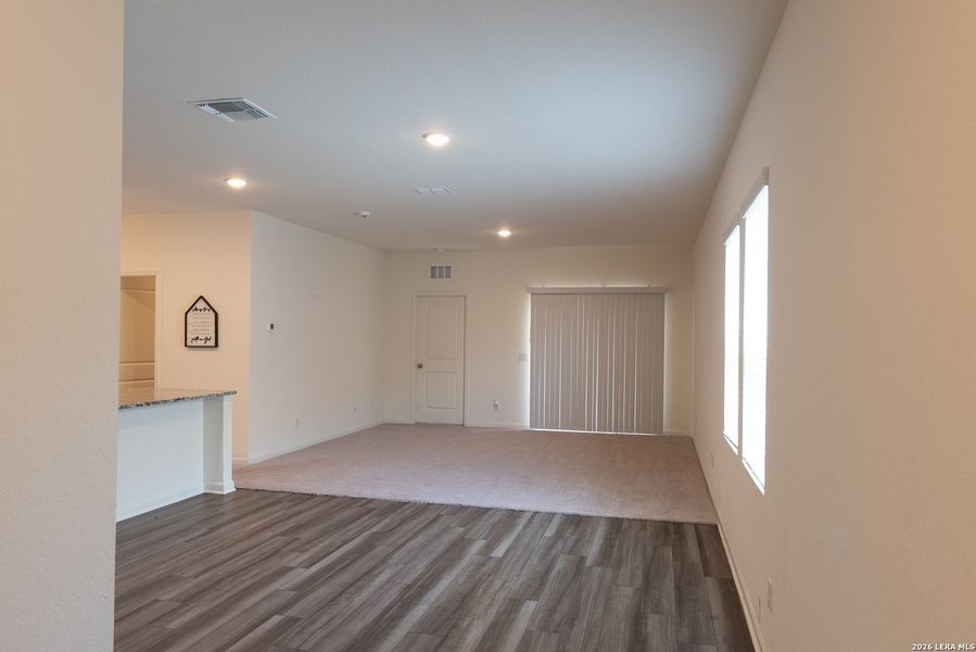 Spacious, unfurnished interior of a new home in Trails at Culebra, San Antonio (Image 16).