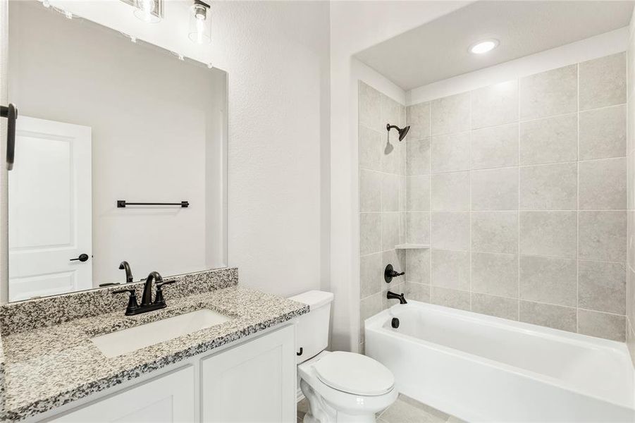 Furnished interior view inside a new home in Maplewood, Glenn Heights (Image 18).