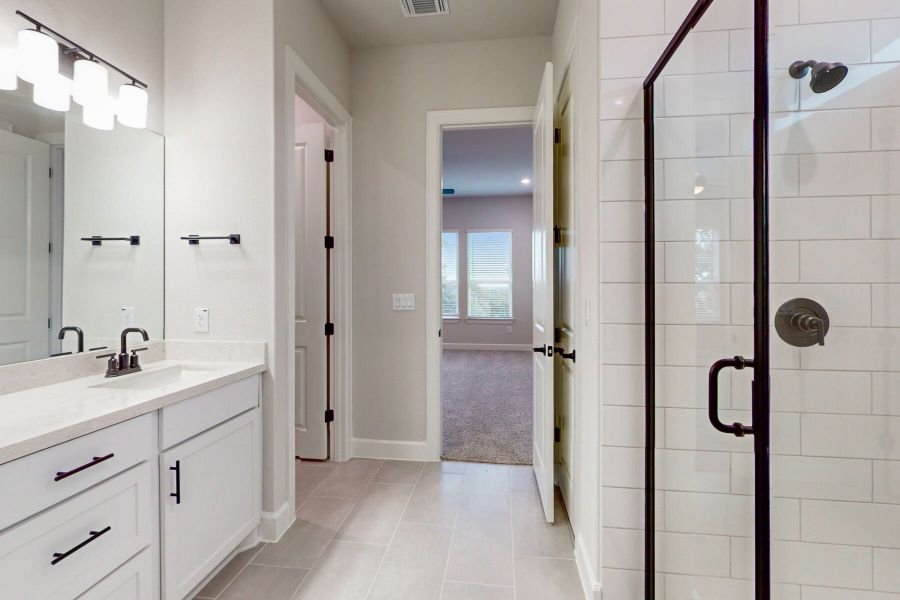 Owner's Bathroom Owner's Bathroom