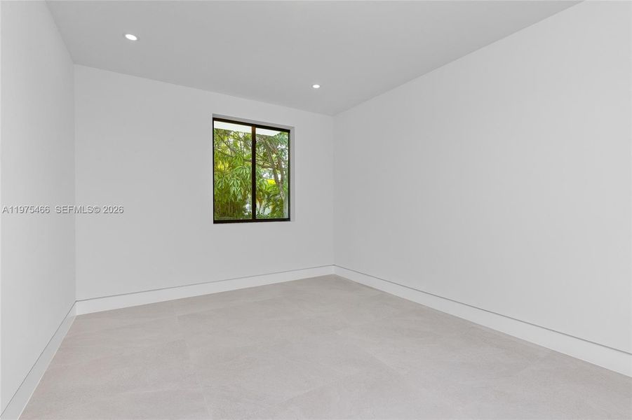 Spacious, unfurnished interior of a new home in , Pinecrest (Image 23).