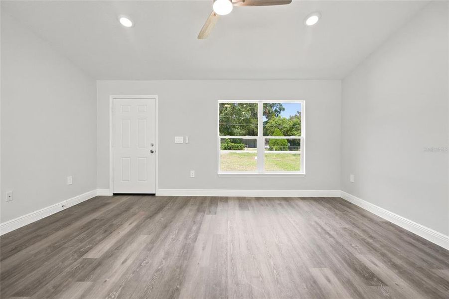 Spacious, unfurnished interior of a new home in , Ocala (Image 29).