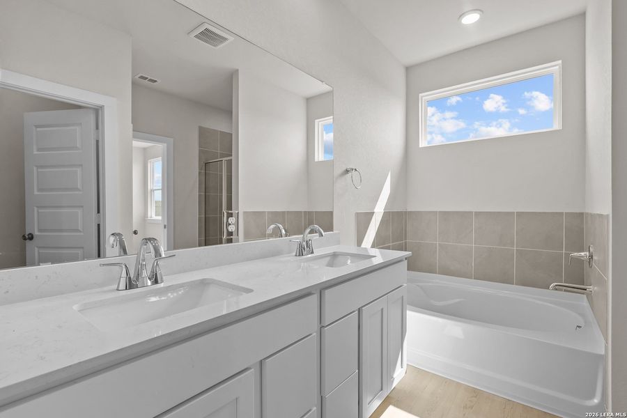 Furnished interior view inside a new home in Hiddenbrooke, Seguin (Image 9).