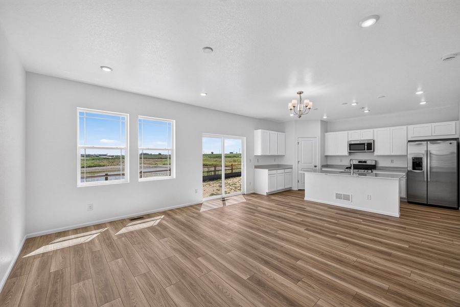 Spacious, unfurnished interior of a new home in Lake Bluff, Greeley (Image 10).