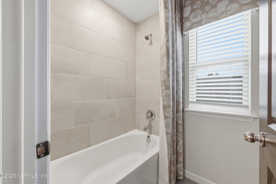 Furnished interior view inside a new home in St Augustine Lakes: St Augustine Lakes 40S, St. Augustine (Image 30).