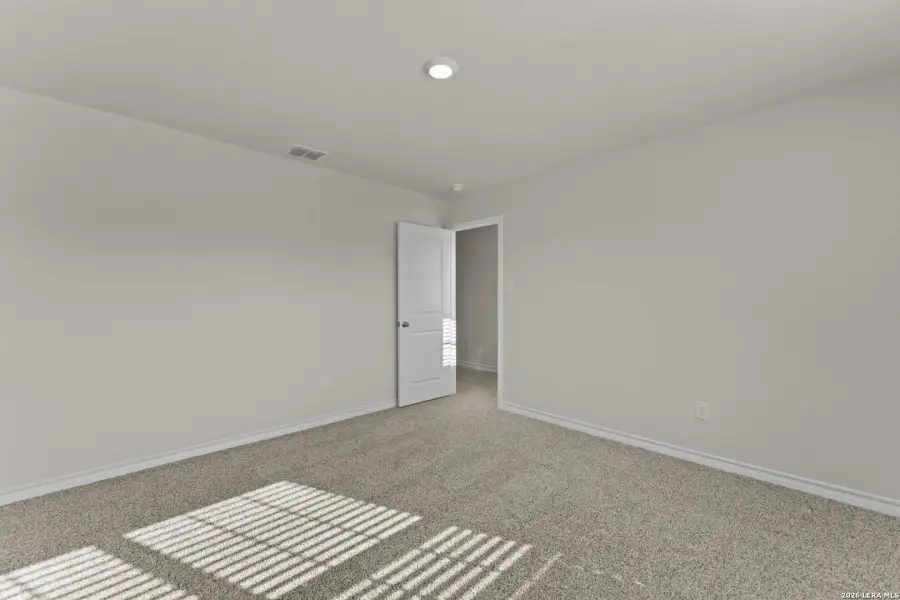Spacious, unfurnished interior of a new home in Laurel Vistas, San Antonio (Image 27).